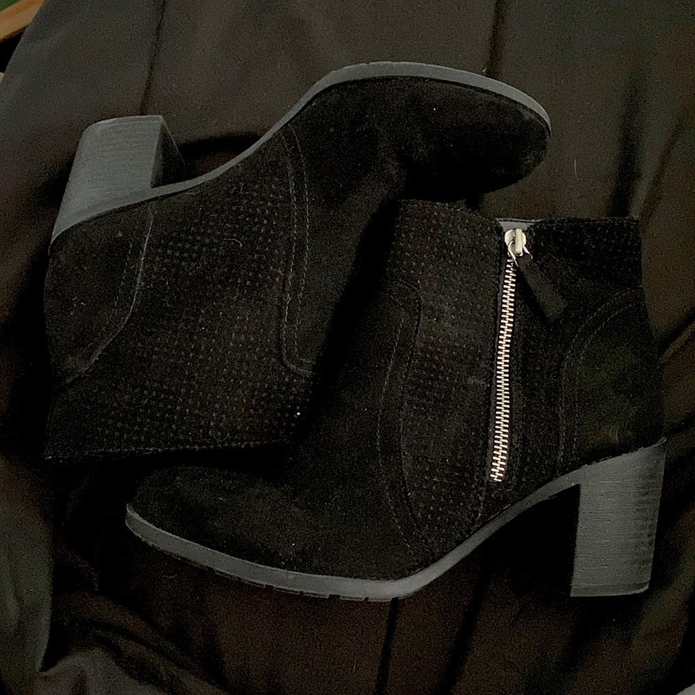 Arizona Jean co little black booties